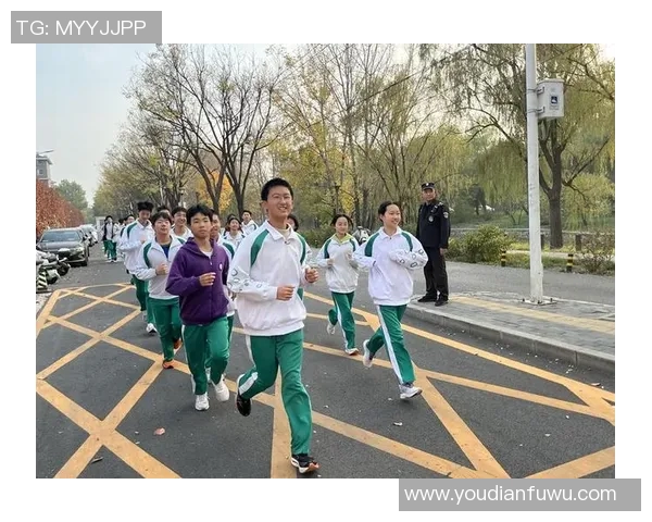 四中与清华附中激烈对决学生们展现青春风采与拼搏精神 四中与清华附中激烈对决学生们展现青春风采与拼搏精神